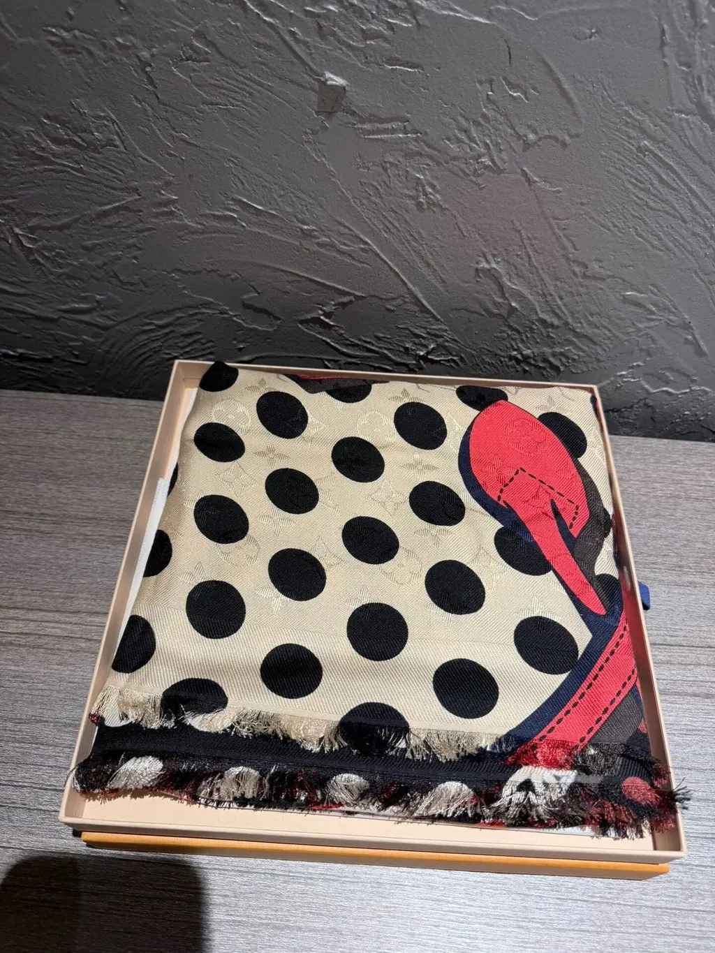 Louis Vuitton Silk Scarf MultiColor Silk Never worn - Inside View