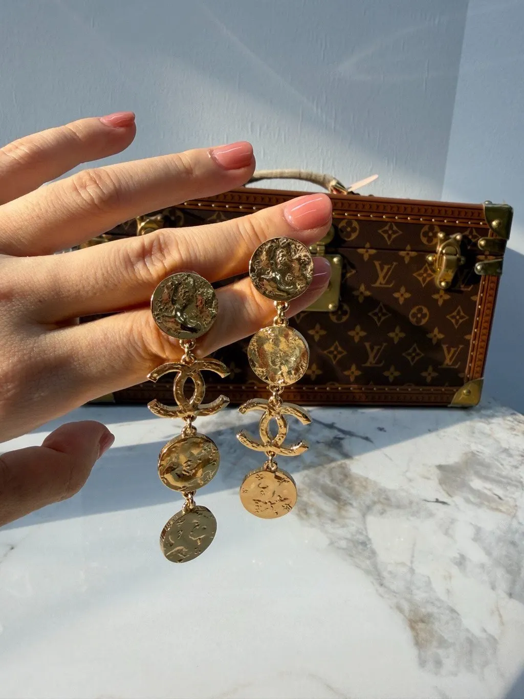 Chanel Gold Plated Earrings Gold Very good - Model View
