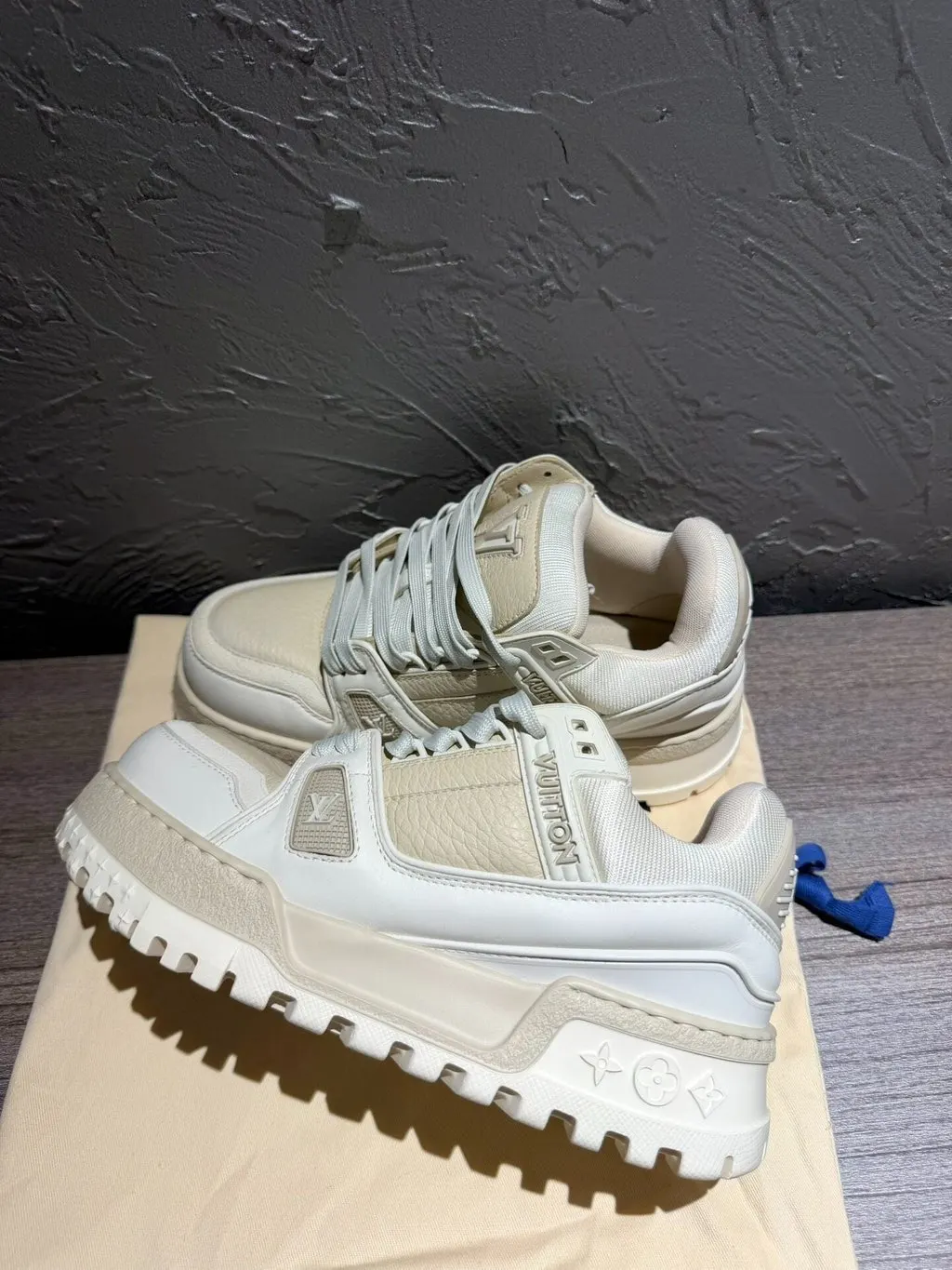 Louis Vuitton Trainer Maxi Beige Leather Sneakers Beige Leather Very good - Inside View