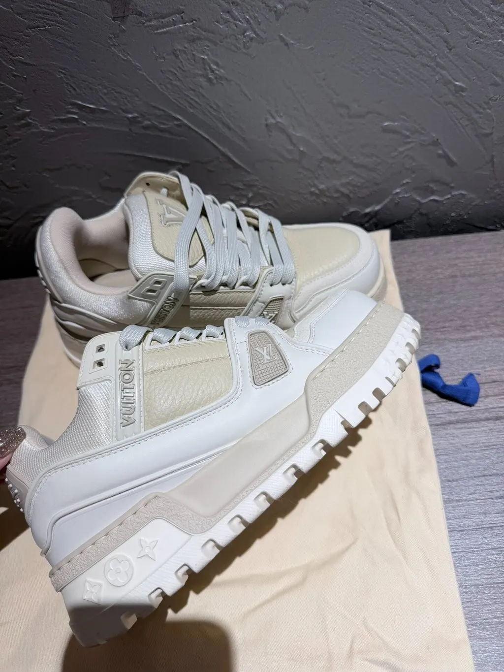 Louis Vuitton Trainer Maxi Beige Leather Sneakers Beige Leather Very good - Model View
