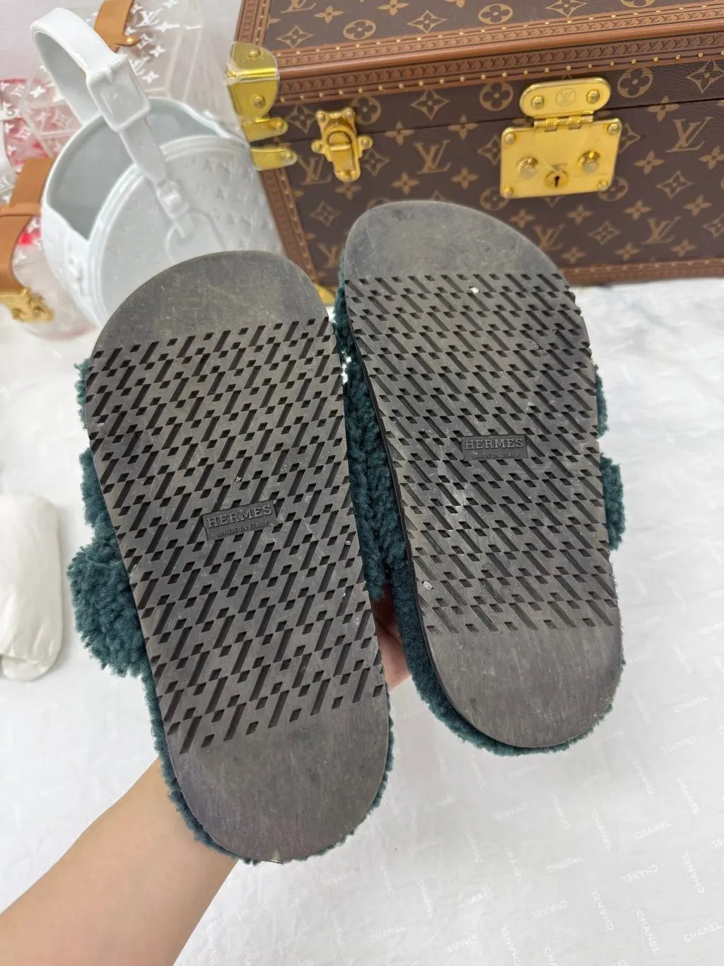 Hermès Green Faux Fur Sandals Green Very good - Model View