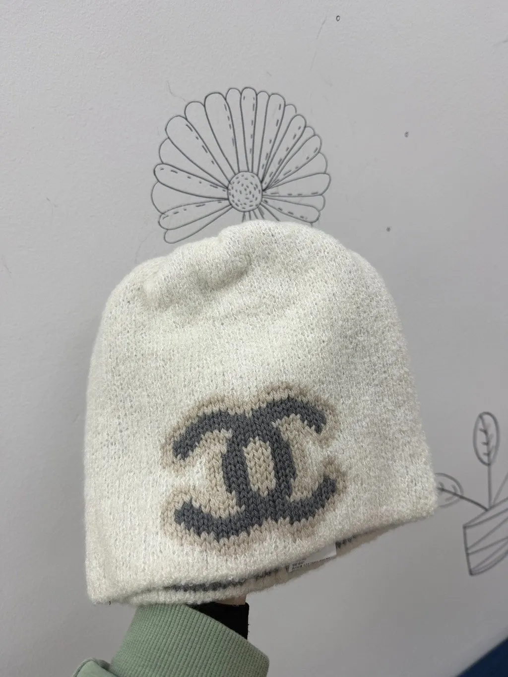 Chanel Grey Cashmere Hat Grey Cashmere Never worn, with tag - Inside View