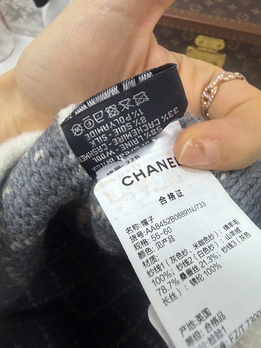 Chanel Grey Cashmere Hat Grey Cashmere Never worn, with tag - Box View