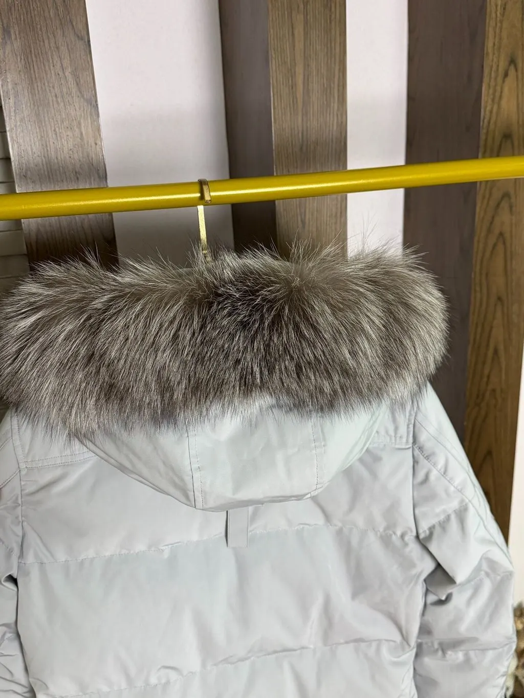 Unsigned Silver Polyester Coat Silver Polyester Very good - Box View