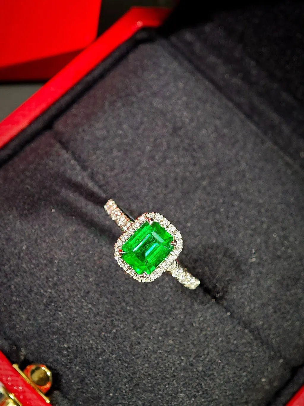 Cartier Destinee Green Platinum Ring Green Platinum Good - Back View