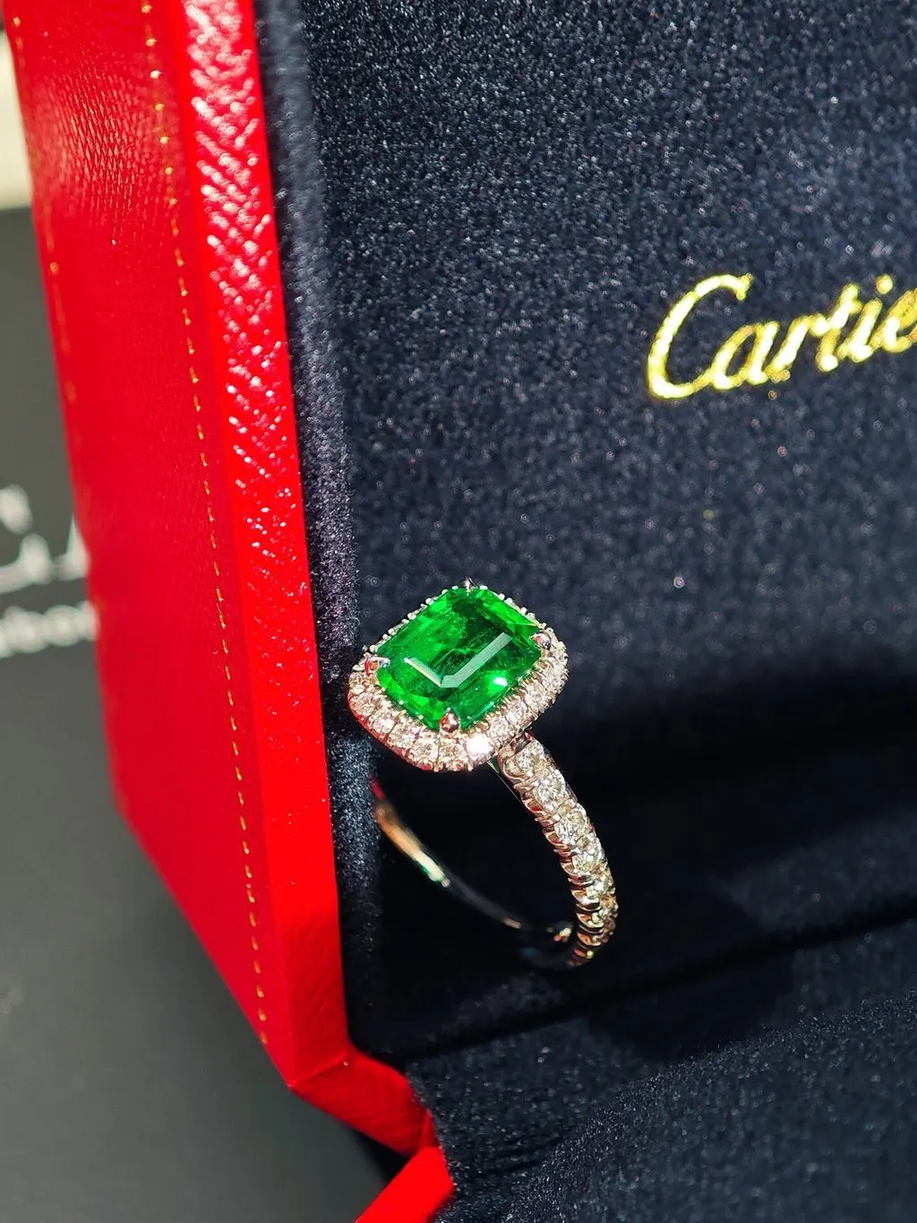 Cartier Destinee Green Platinum Ring Green Platinum Good - Model View