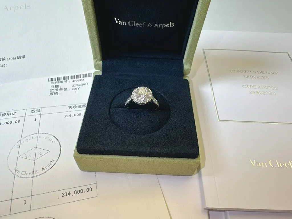 Van Cleef & Arpels Icone Platinum Ring MultiColor Platinum Very good - Inside View