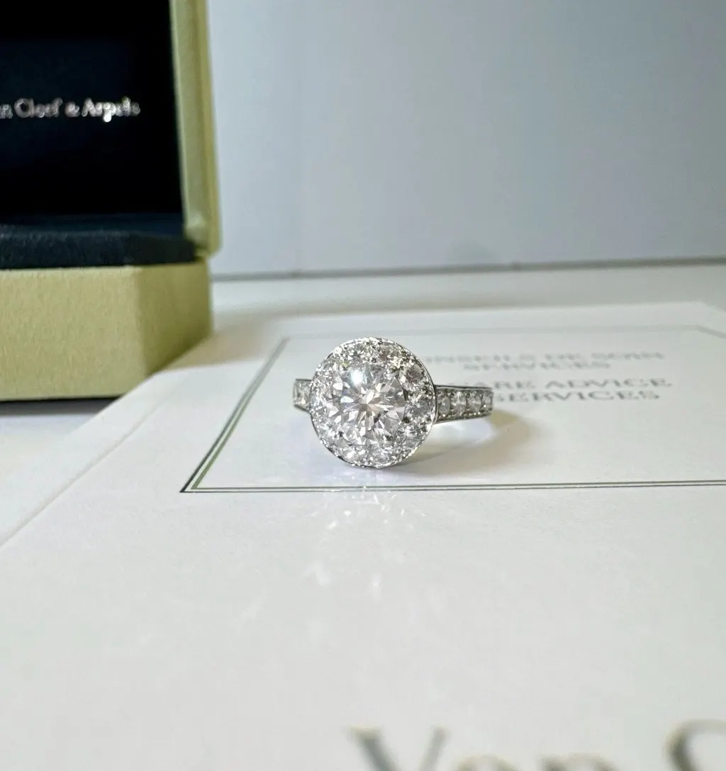 Van Cleef & Arpels Icone Platinum Ring MultiColor Platinum Very good - Model View