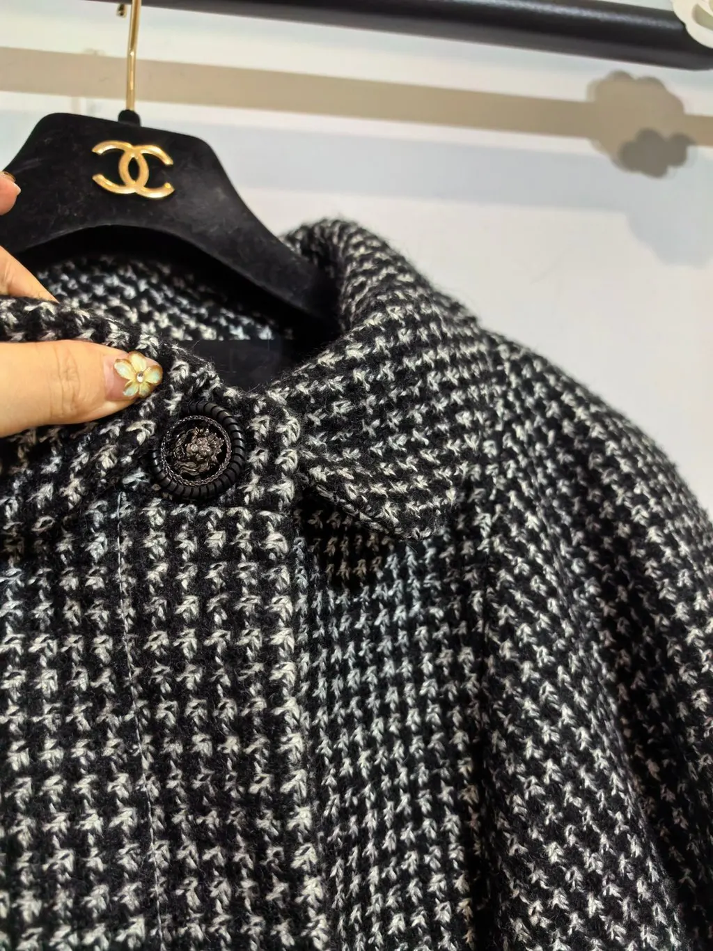Chanel Tweed Coat MultiColor Tweed Never worn - Inside View