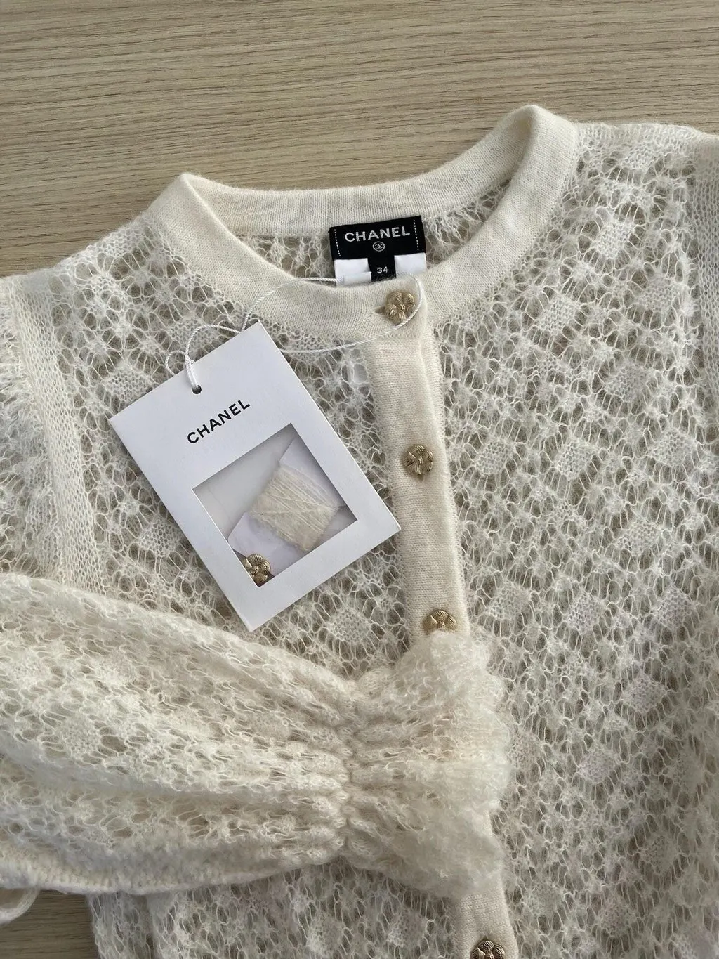 Chanel 23K White Cashmere Knitwear White Cashmere Never worn, with tag - Model View