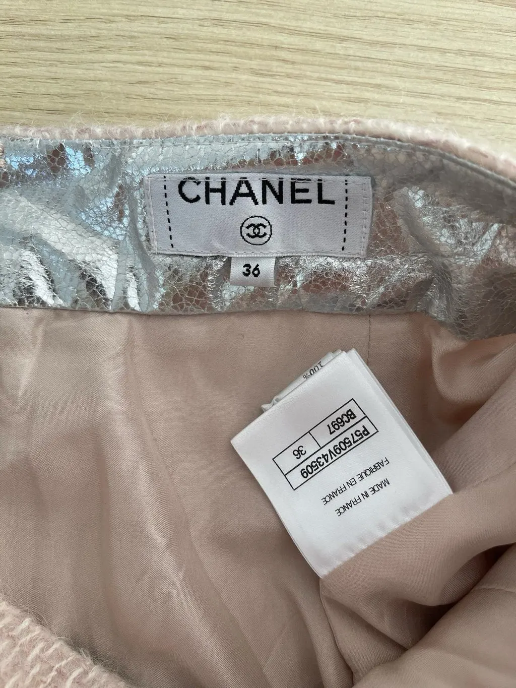 Chanel 17K Pink Tweed Skirt Pink Tweed Very good - Inside View