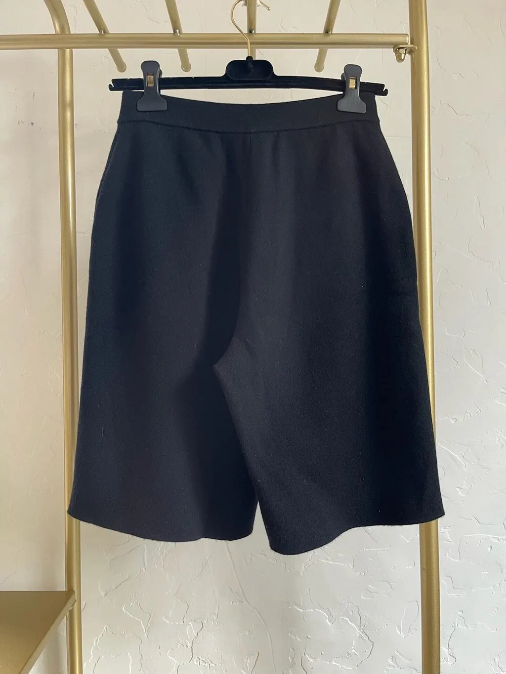 Chanel 21B Black Wool Trousers Black Wool Very good - Back View