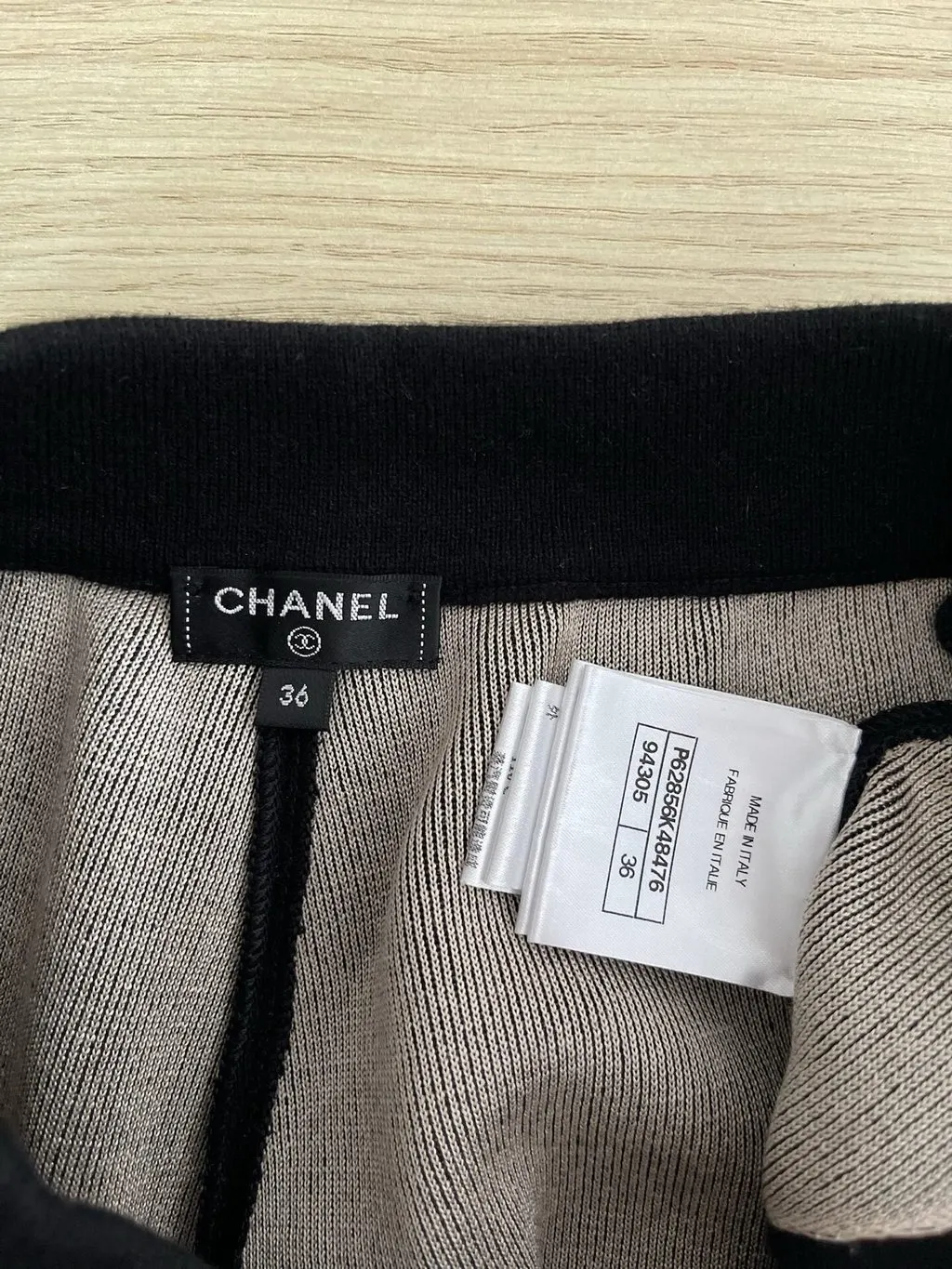 Chanel 21B Black Wool Trousers Black Wool Very good - Inside View