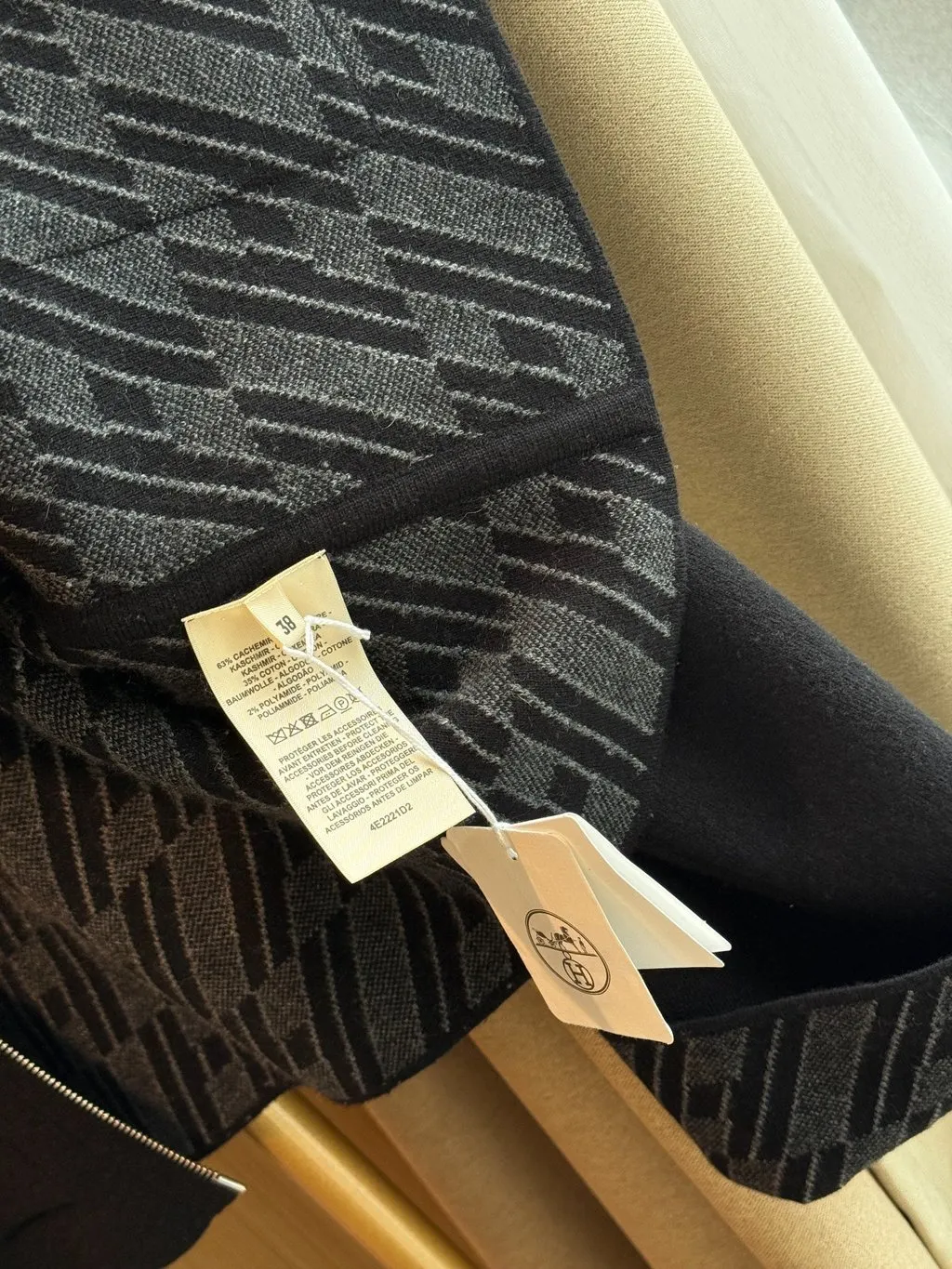 Hermès Black Cashmere Coat Black Cashmere Never worn - Back View