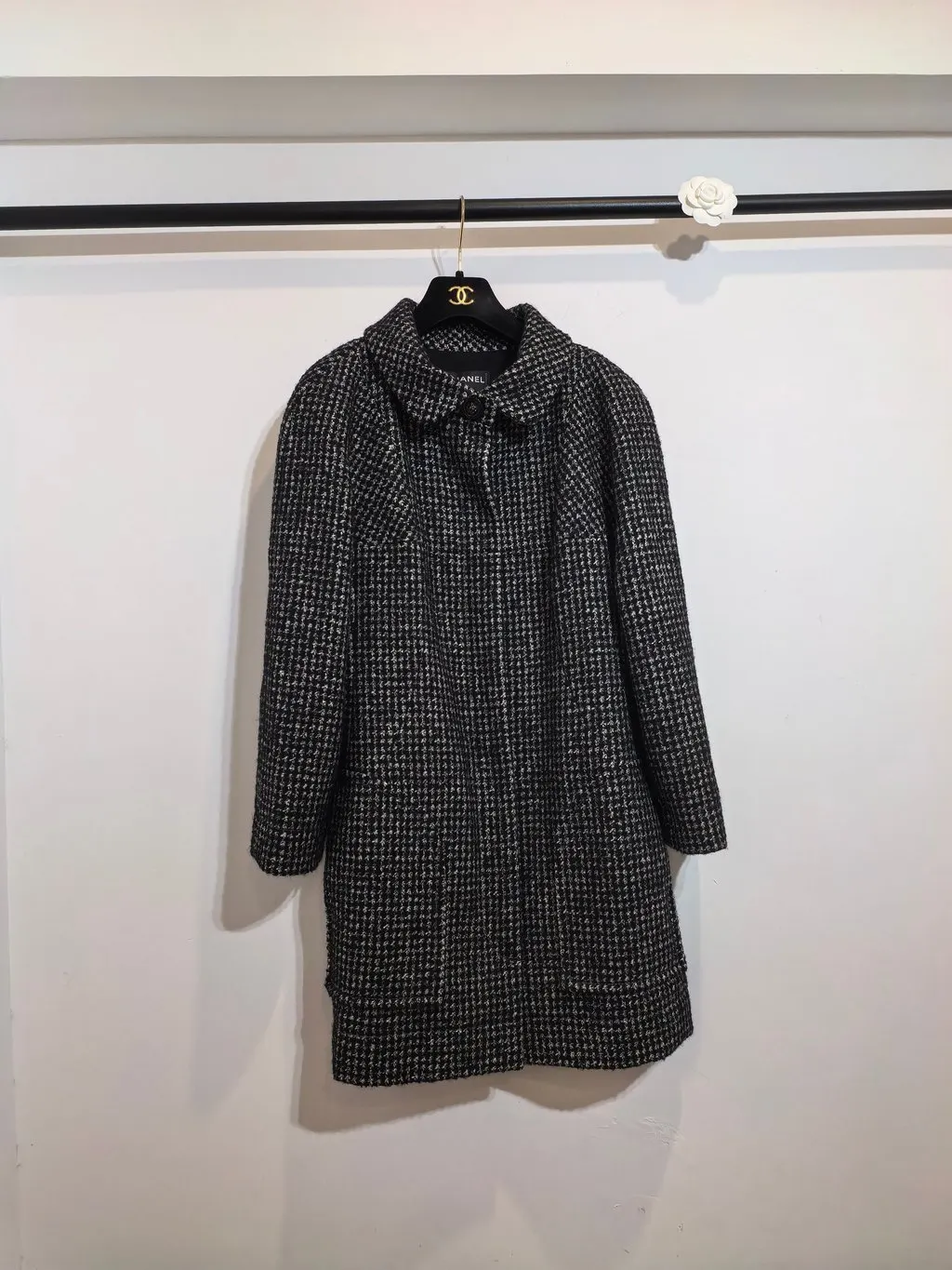Chanel Tweed Coat MultiColor Tweed Never worn - Model View