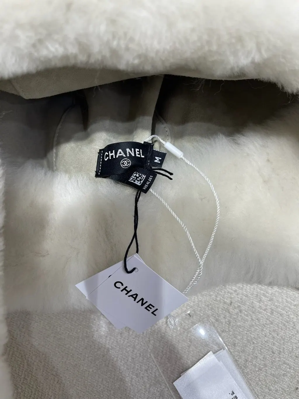Chanel 25N Coco Neige White Shearling Hat White Shearling Never worn, with tag - Model View