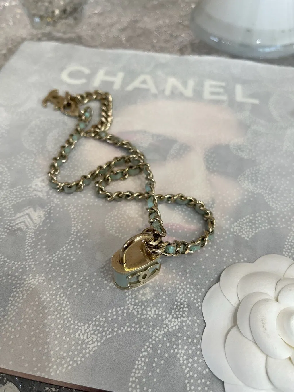 Chanel Green Leather Necklace Green Leather Very good - Model View