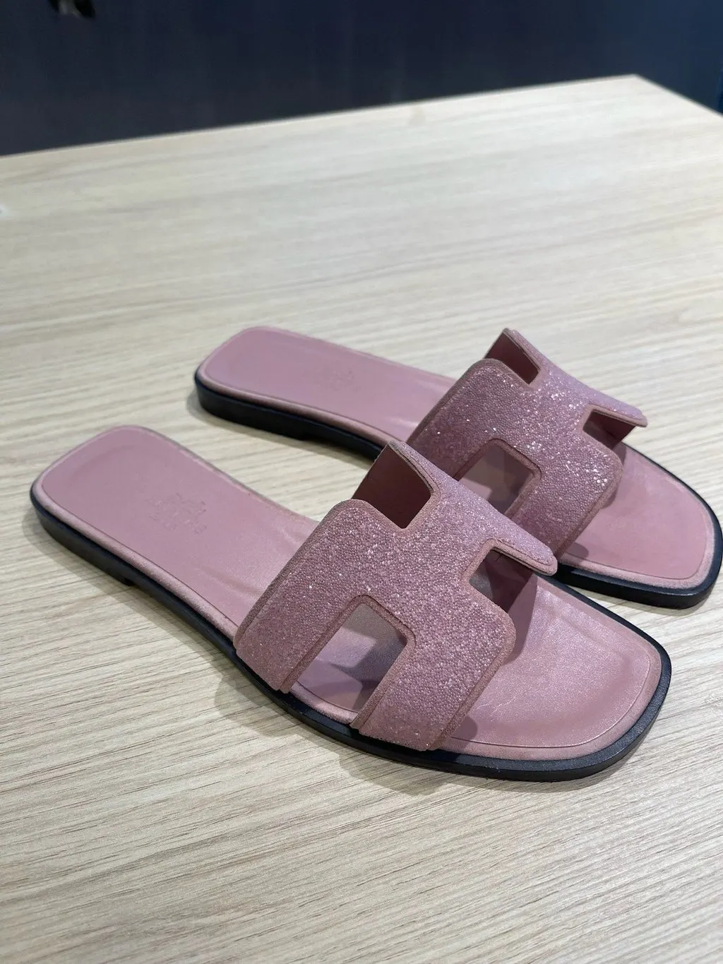 Hermès Pink Glitter Sandals Pink Very good - Model View