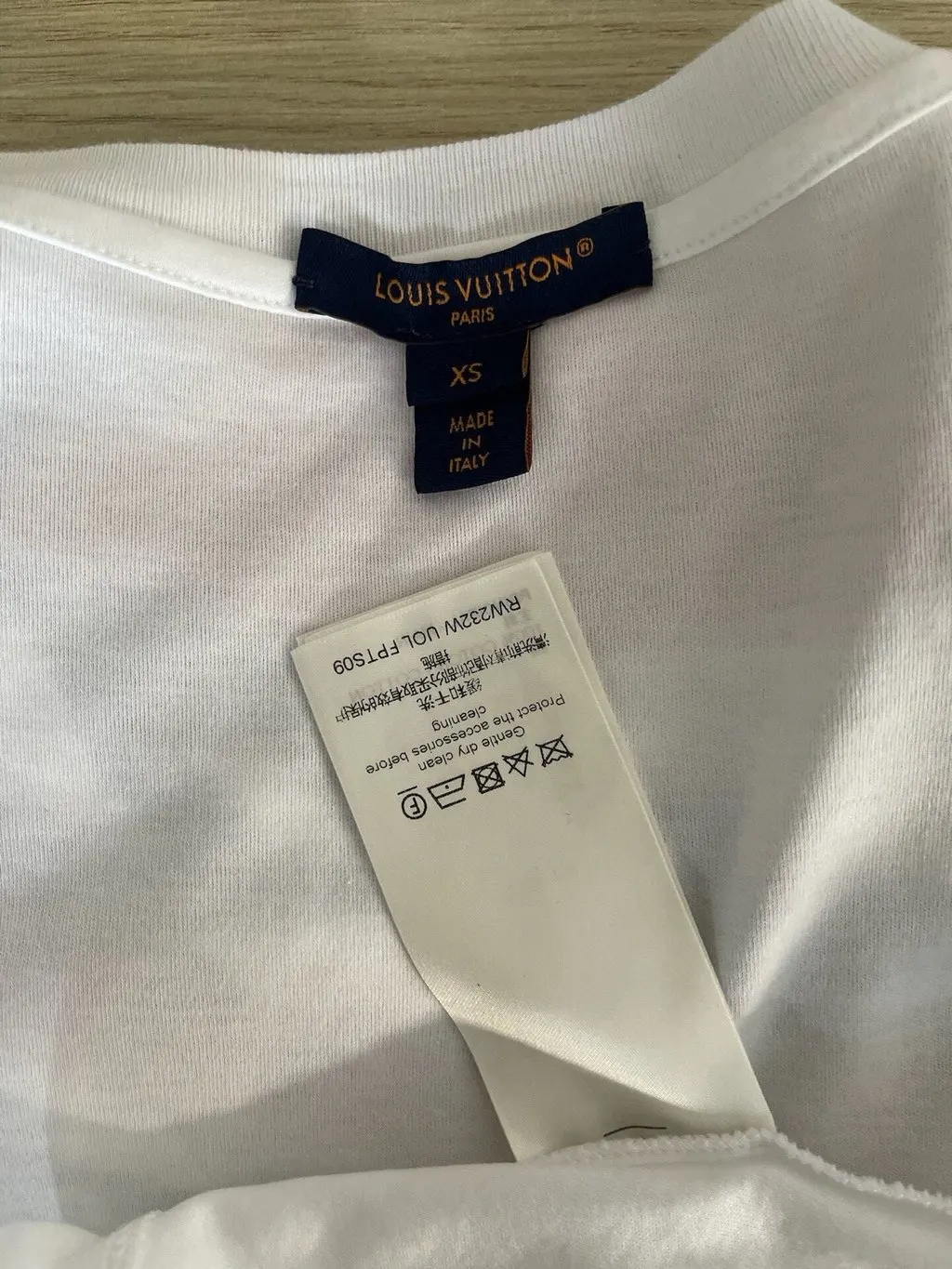 Louis Vuitton White Cotton Top White Cotton Very good - Model View