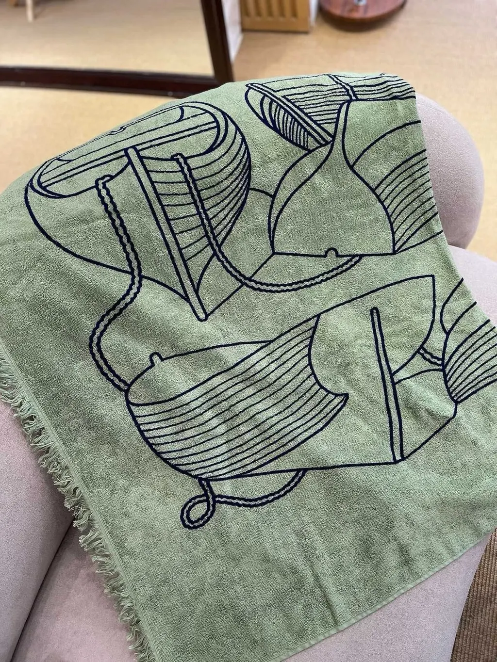 Hermès Green Cashmere Scarf Green Cashmere Very good - Back View