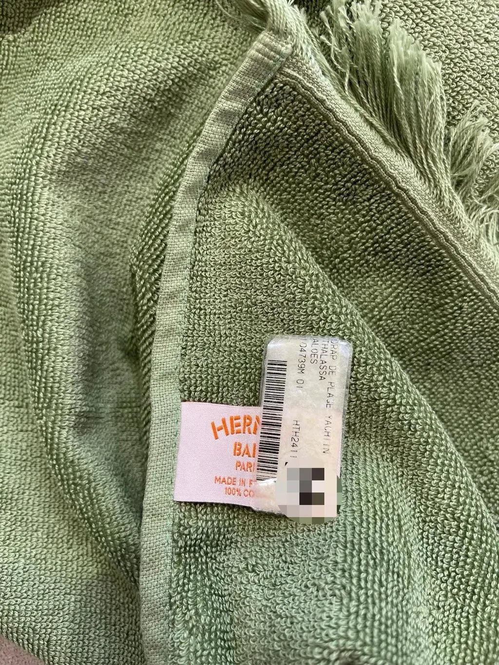 Hermès Green Cashmere Scarf Green Cashmere Very good - Model View