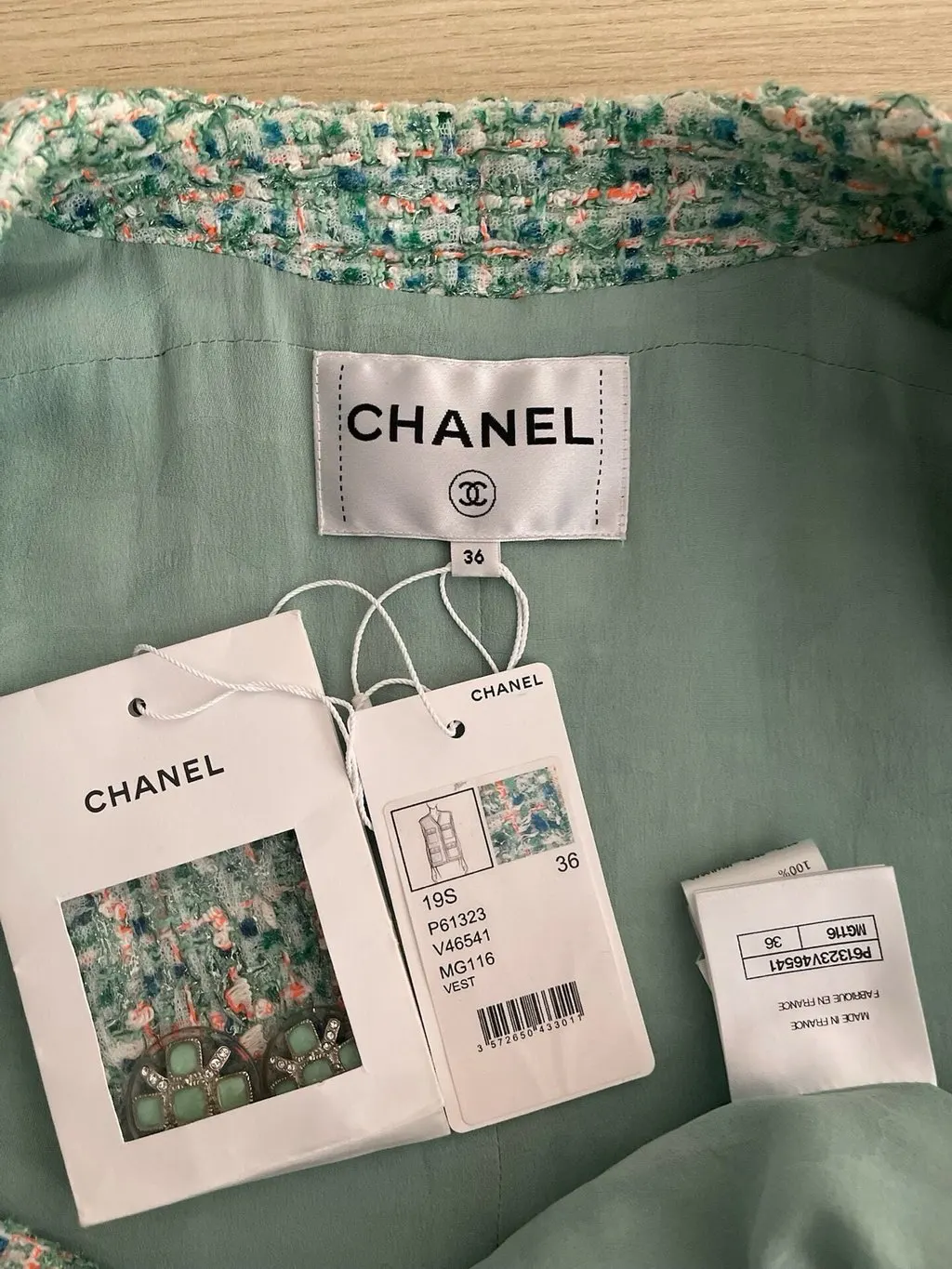 Chanel 19S Green Tweed Jacket Green Tweed Never worn, with tag - Inside View