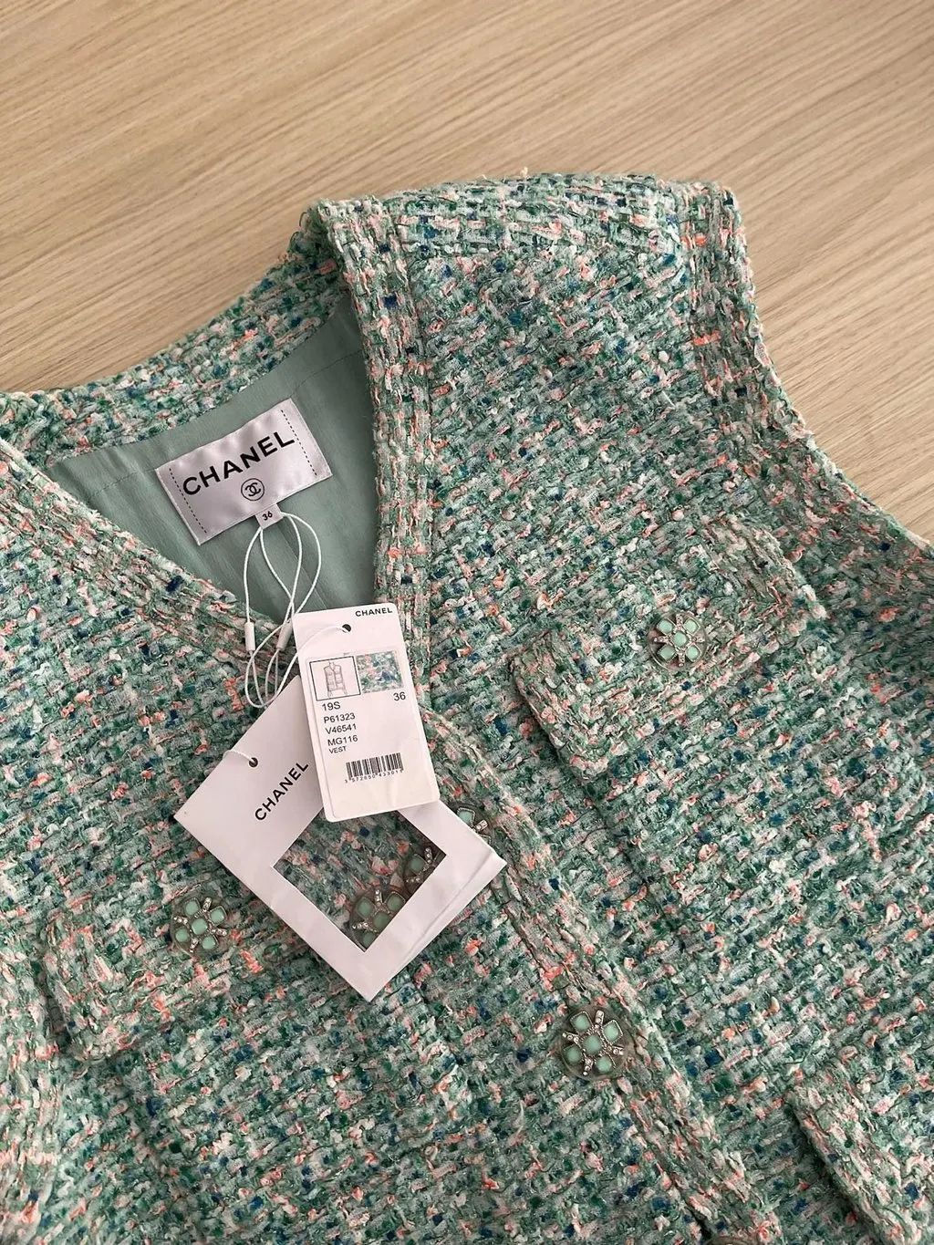 Chanel 19S Green Tweed Jacket Green Tweed Never worn, with tag - Model View