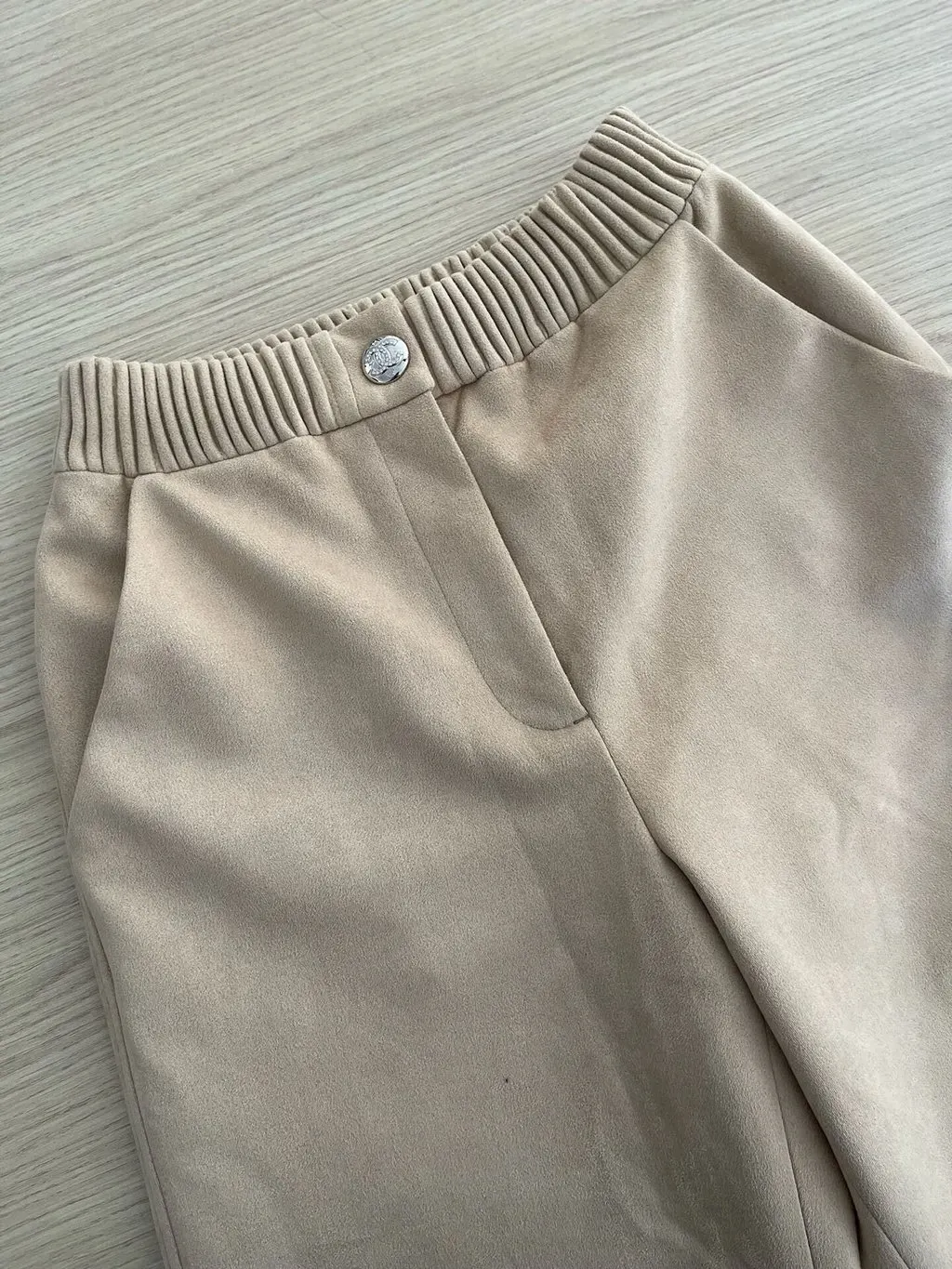 Chanel 24N Khaki Suede Trousers Khaki Suede Very good - Model View