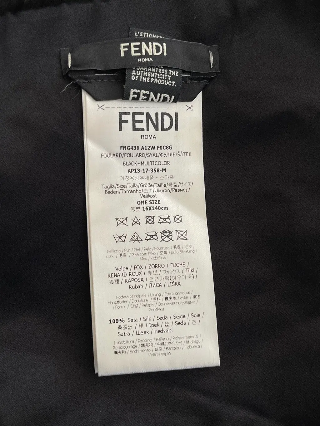 Fendi Black Fox Scarf Black Very good - Model View