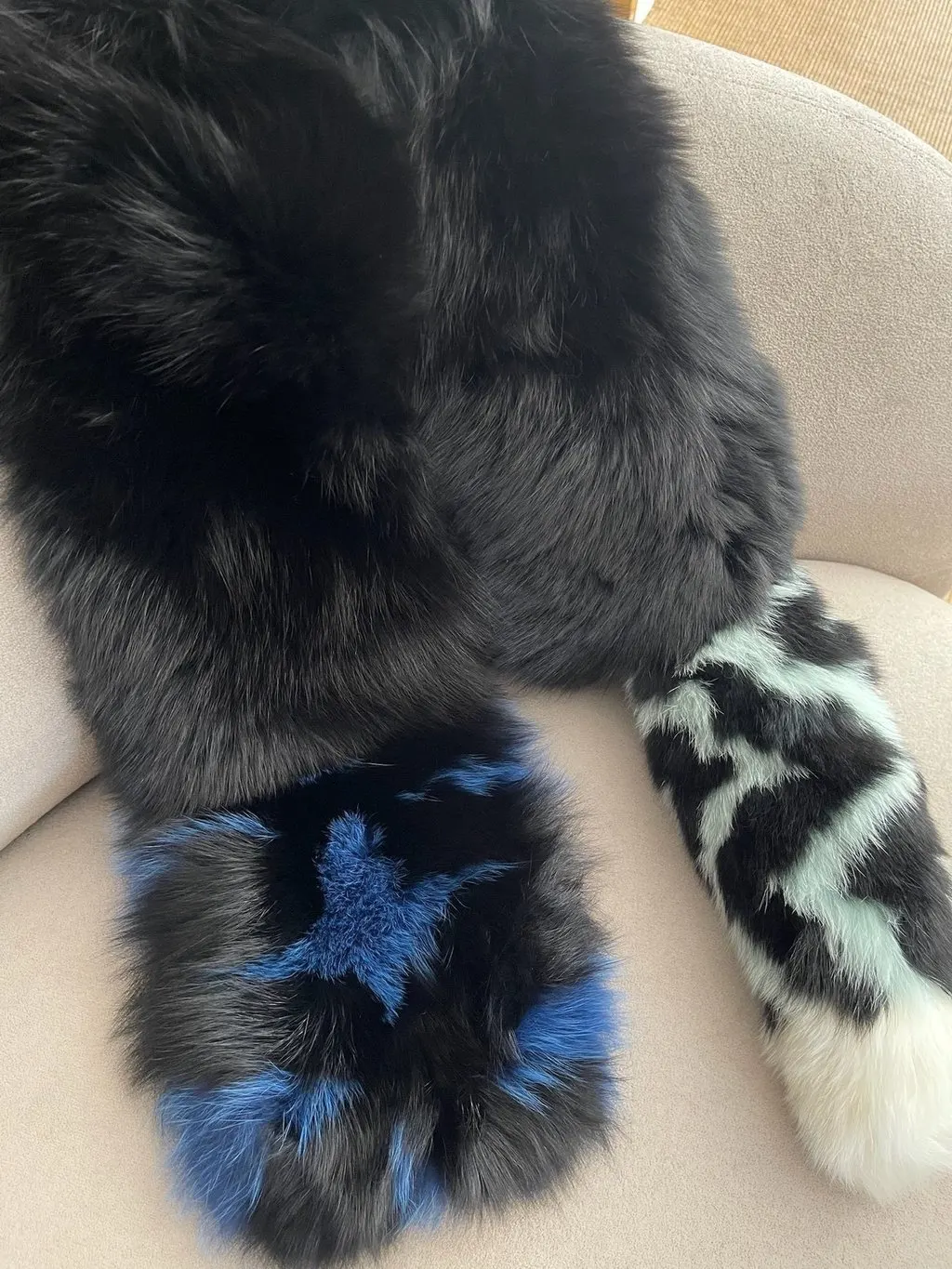 Fendi Black Fox Scarf Black Very good - Box View
