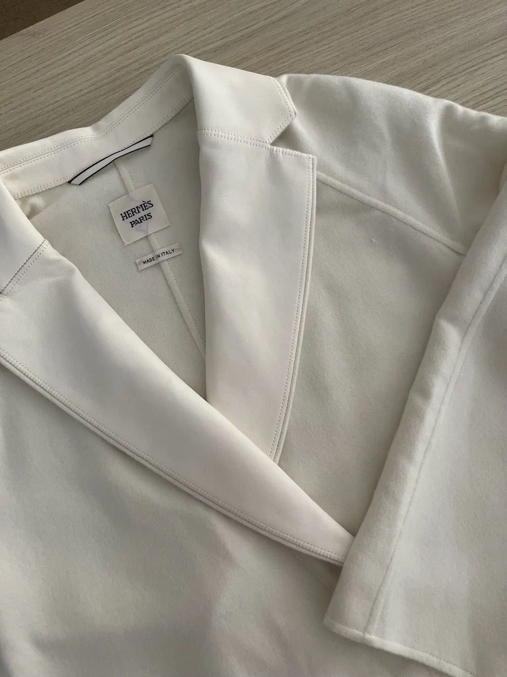 Hermès White Cashmere Coat White Cashmere Never worn, with tag - Model View