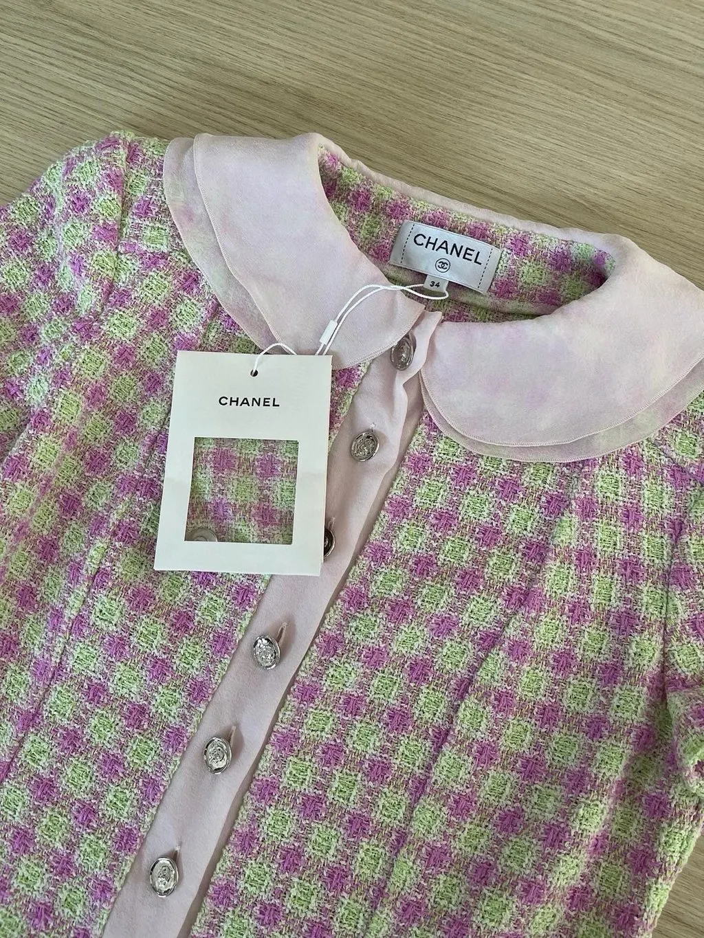 Chanel 25S Pink Tweed Top Pink Tweed Never worn, with tag - Model View