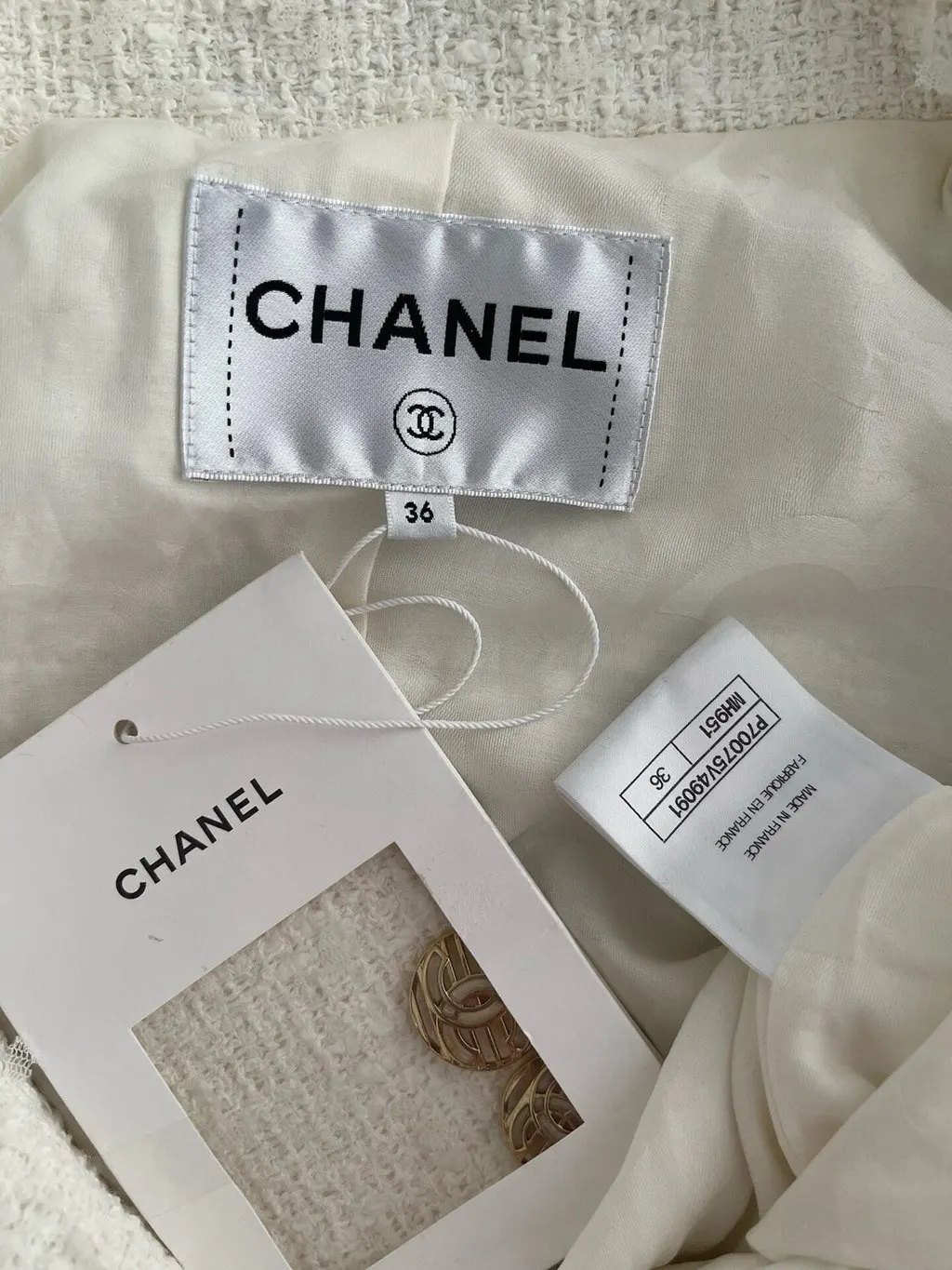 Chanel 21P White Tweed Jacket White Tweed Never worn, with tag - Inside View