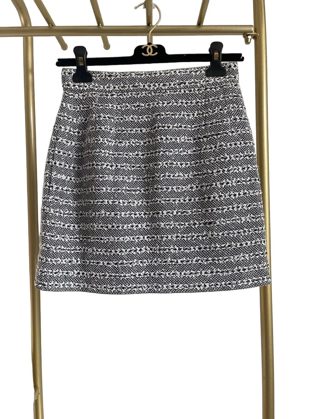 Chanel 24P Grey Glitter Skirt Grey Very good - Front View