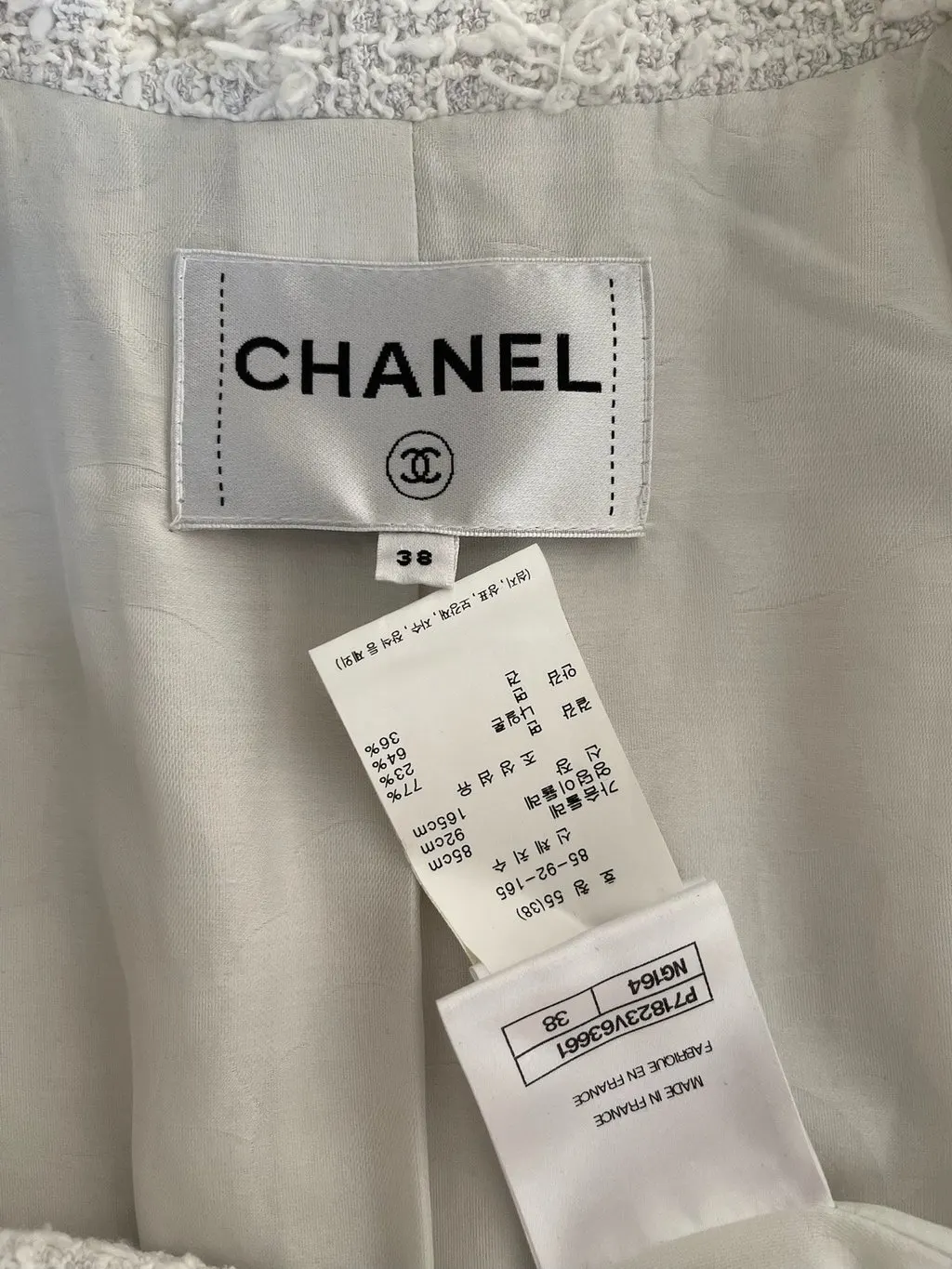 Chanel 22C White Tweed Jacket White Tweed Very good - Inside View