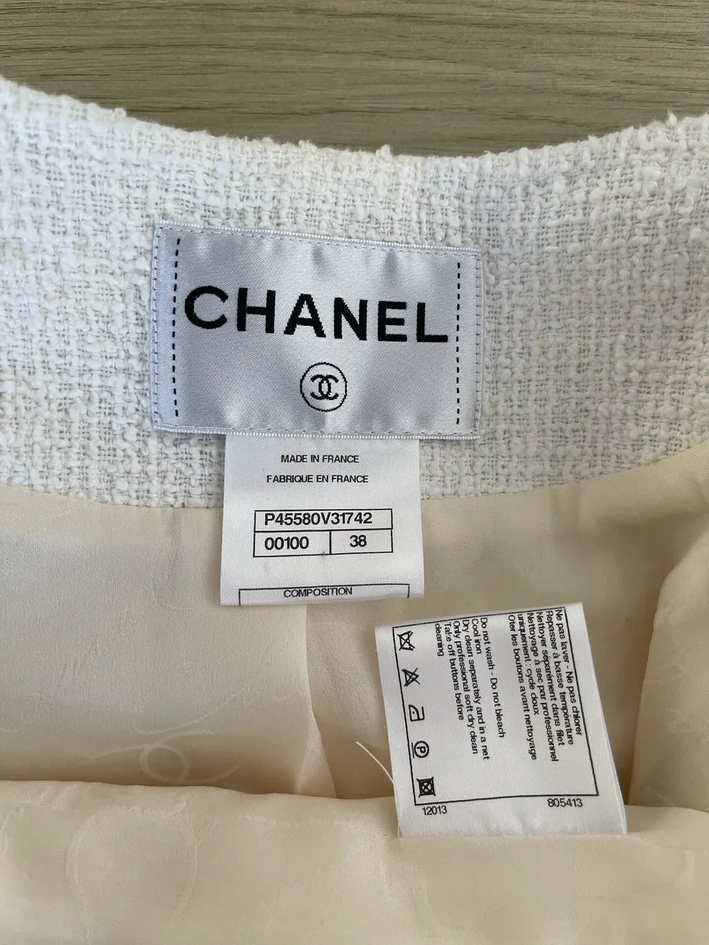 Chanel Dallas White Tweed Jacket White Tweed Very good - Model View