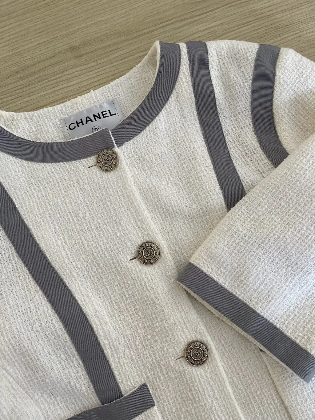 Chanel Dallas White Tweed Jacket White Tweed Very good - Box View