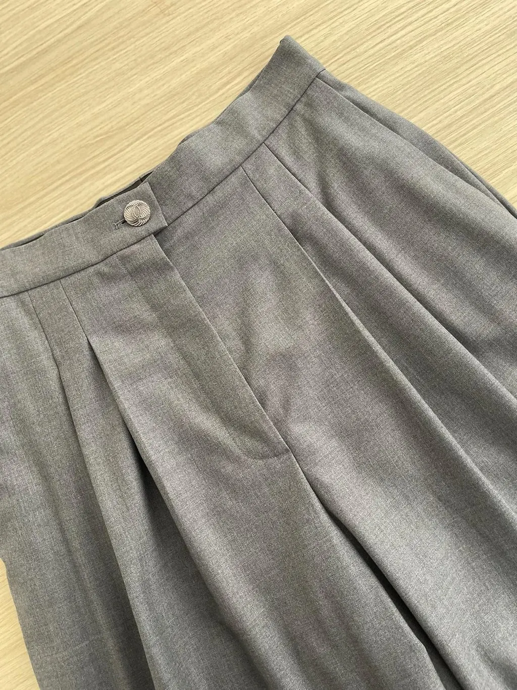 Chanel 22C Grey Wool Trousers Grey Wool Never worn, with tag - Model View