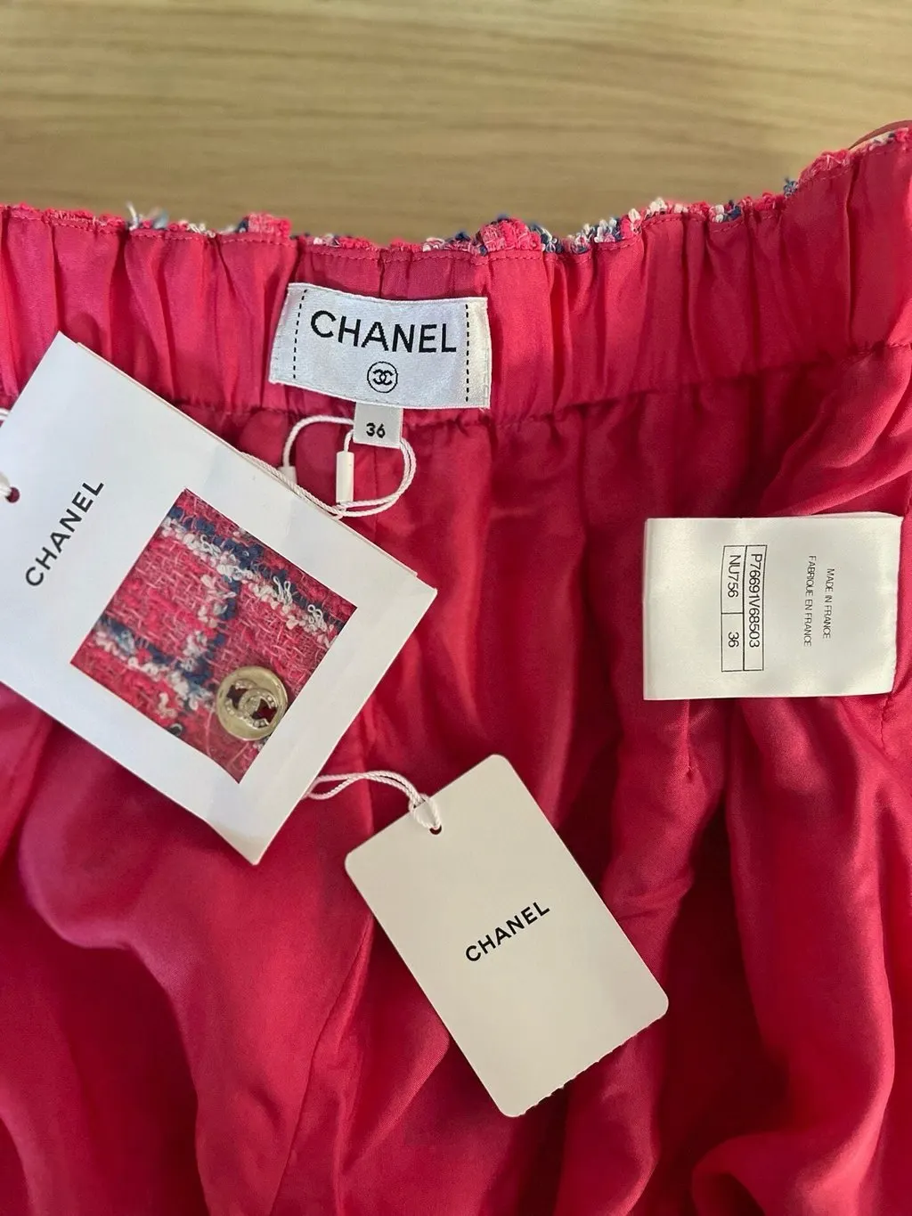 Chanel 24P Pink Tweed Shorts Pink Tweed Never worn, with tag - Inside View