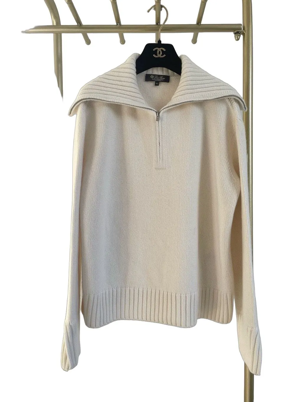 Loro Piana Beige Cashmere Knitwear Beige Cashmere Very good - Front View