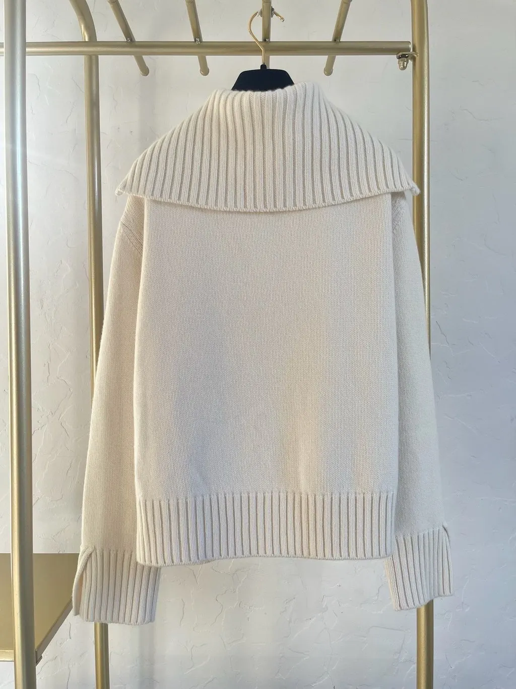 Loro Piana Beige Cashmere Knitwear Beige Cashmere Very good - Back View