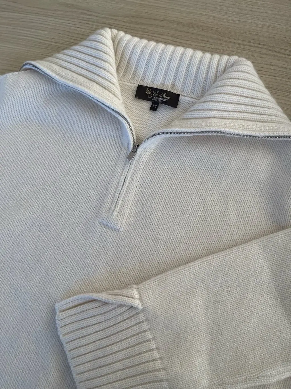 Loro Piana Beige Cashmere Knitwear Beige Cashmere Very good - Model View