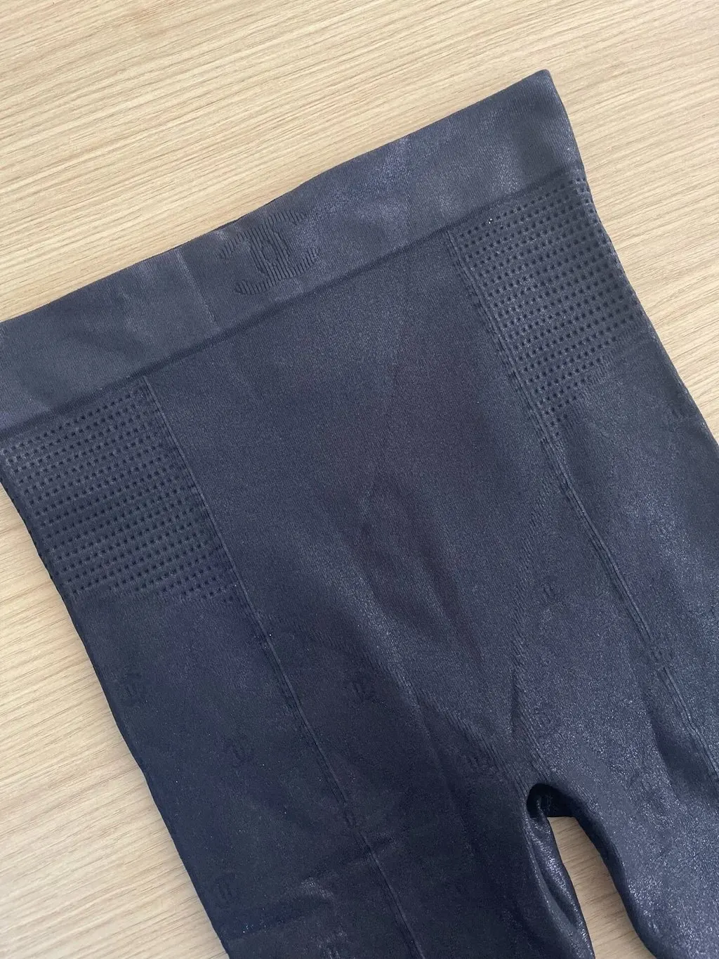 Chanel 22N Black Spandex Trousers Black Very good - Model View