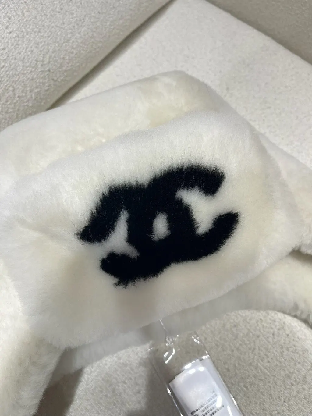 Chanel 25N White Shearling Hat White Shearling Never worn, with tag - Inside View
