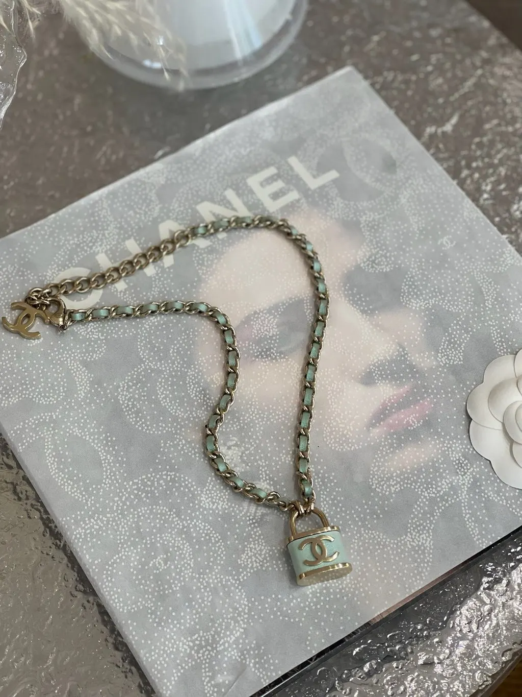 Chanel Green Leather Necklace Green Leather Never worn - Inside View
