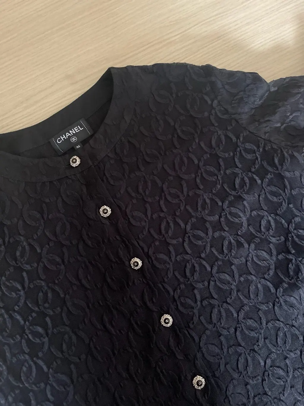 Chanel 25K Black Silk Top Black Silk Very good - Model View