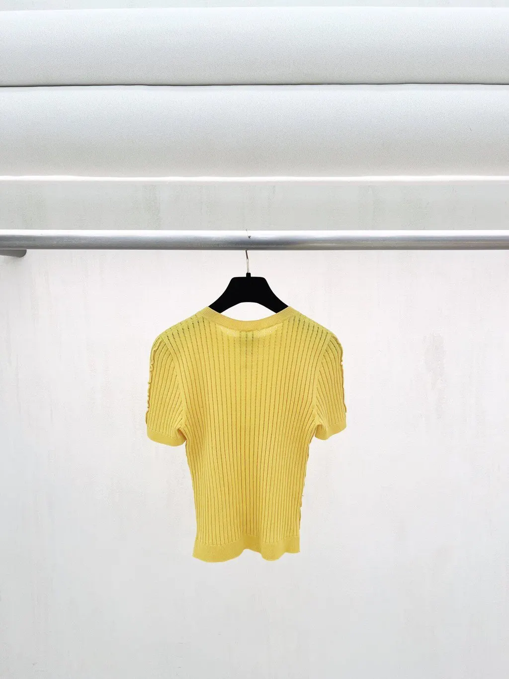 Chanel Yellow Cashmere Knitwear Yellow Cashmere Never worn - Back View