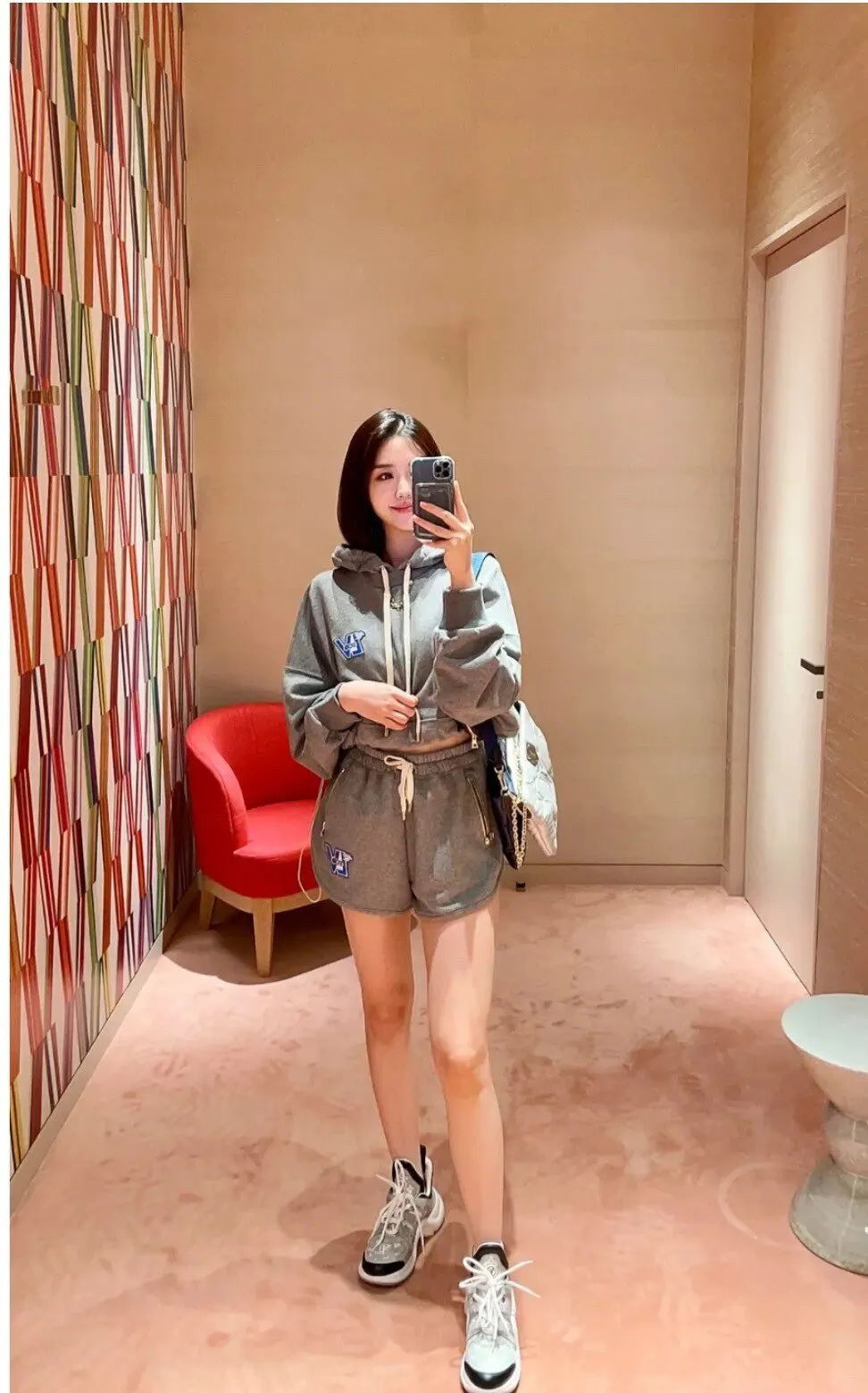 Louis Vuitton Grey Cotton Shorts Grey Cotton Never worn - Model View