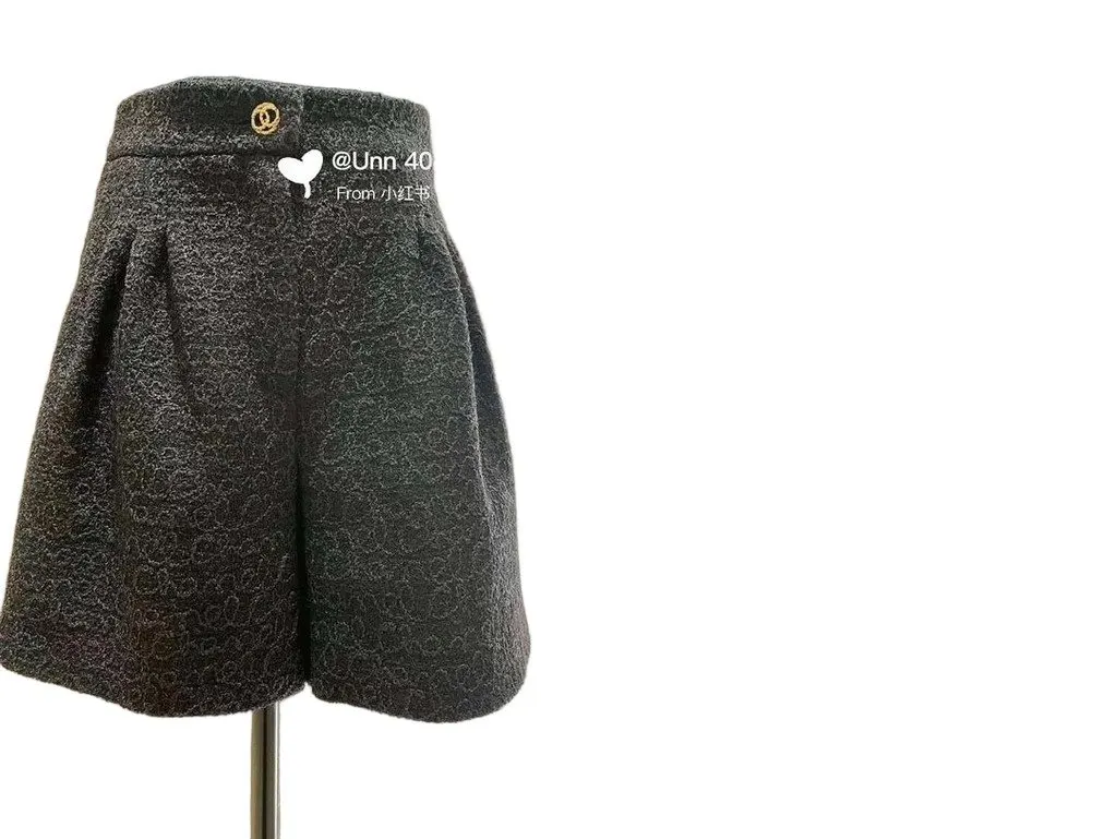 Chanel Black Tweed Shorts Black Tweed Never worn - Front View