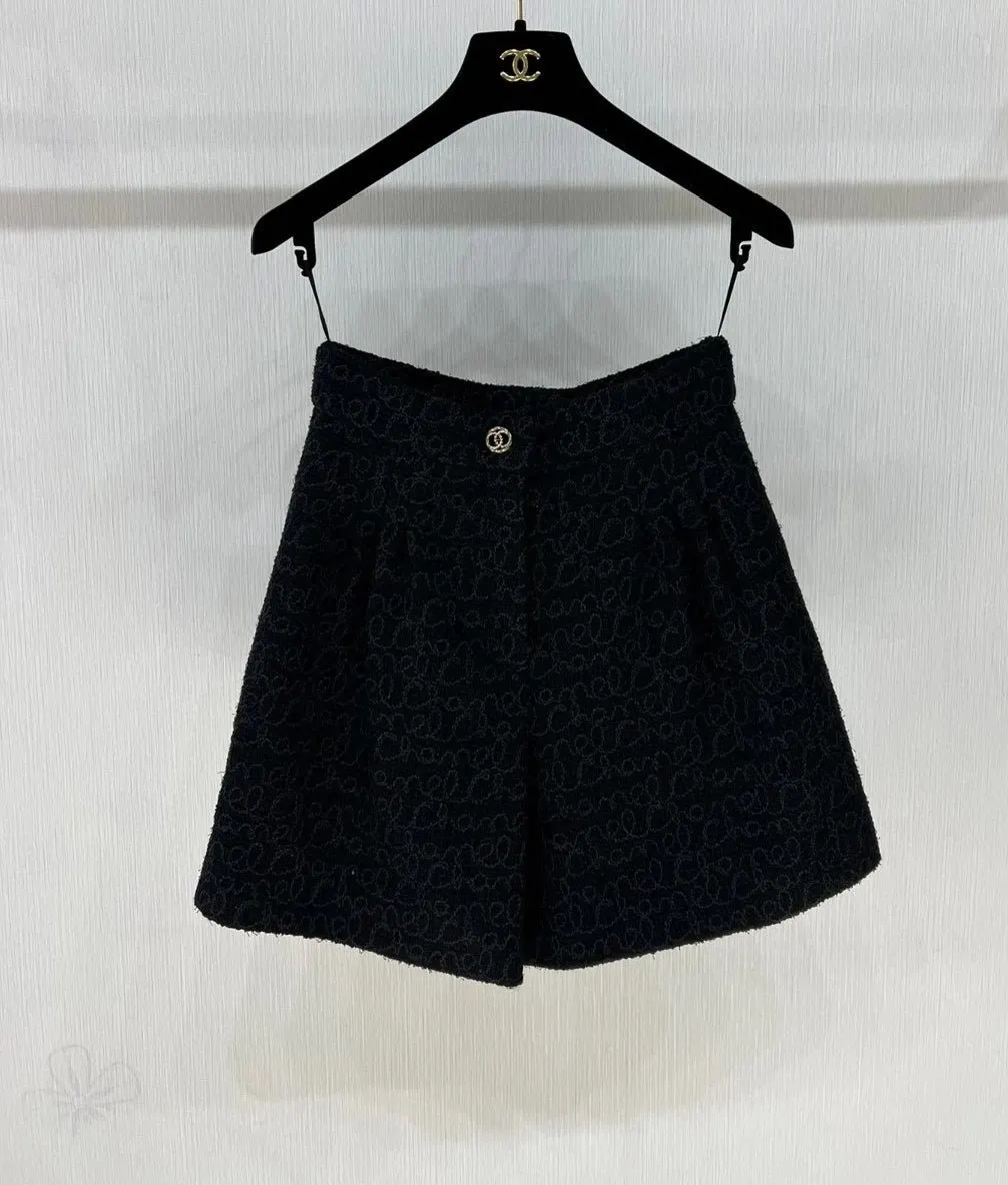 Chanel Black Tweed Shorts Black Tweed Never worn - Back View
